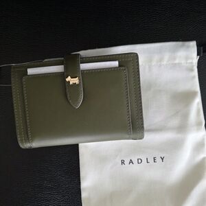 Radley London Green Leather Medium Willis Wallet with Dog